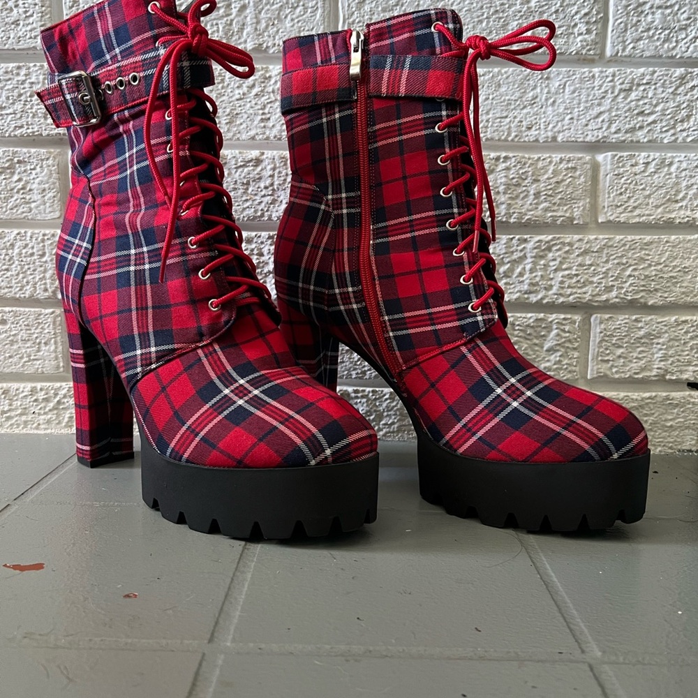 Stylish Red Plaid Lace-Up Boots
